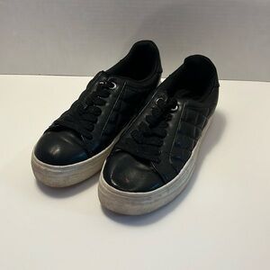 Size 8M black